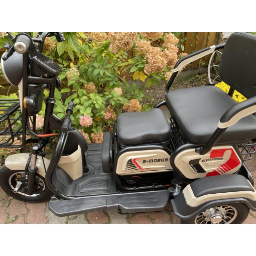E-MOB09 3 kerekű, két személyes elektromos moped, támogatási utalványra is