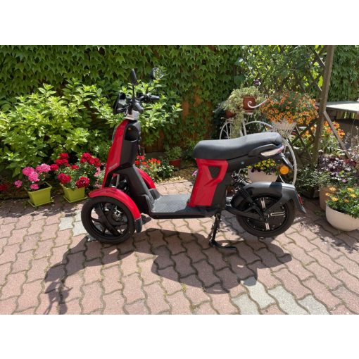 Z-Tech ZT-98 elektromos moped kevés km-rel